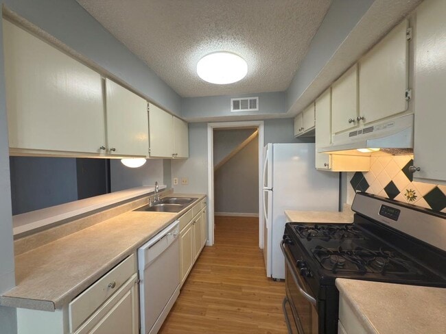 Building Photo - 1312 Southport Dr