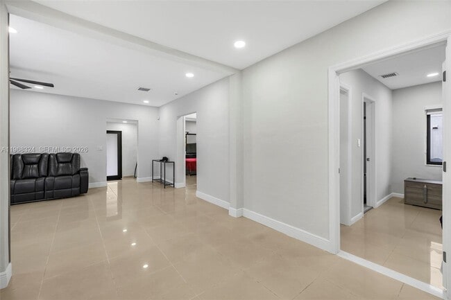 Building Photo - 2244 SW 10th St