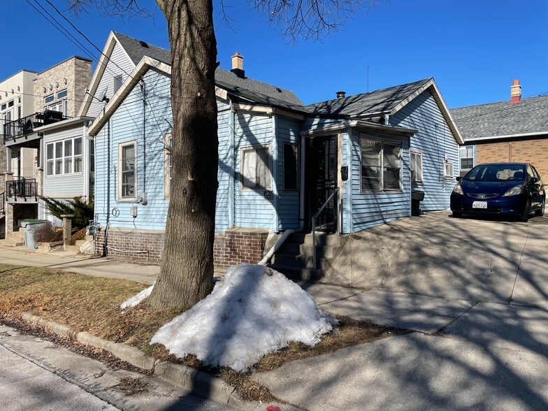 Building Photo - 828 E Pearson St