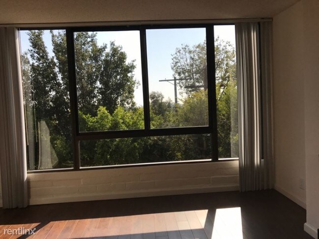 Building Photo - 2265 S Beverly Glen Blvd