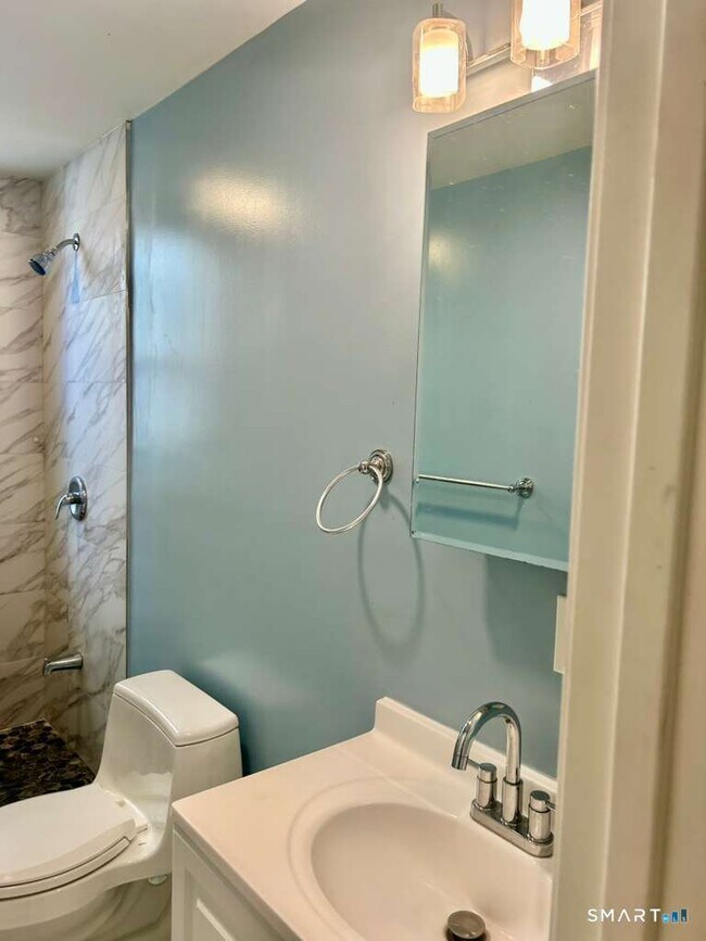 Building Photo - 124 Charles St