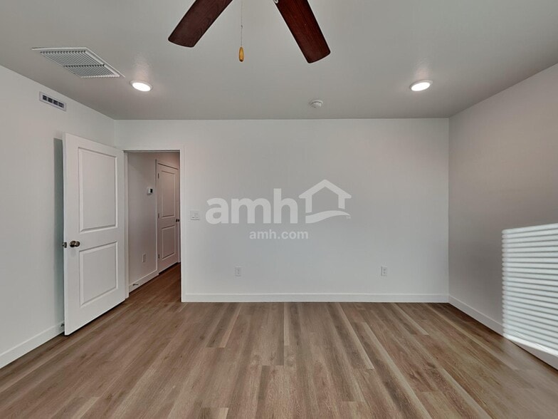 Building Photo - 6971 N 125th Dr