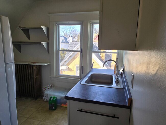 Building Photo - 544 E Pearl St