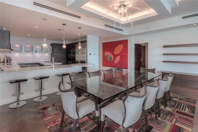 Building Photo - 17001 Collins Ave