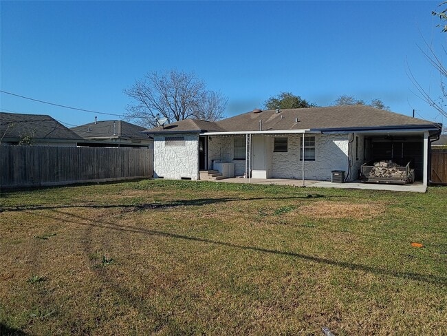 Building Photo - 10330 S Oswego St