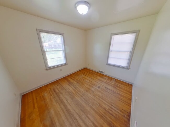 Building Photo - Charming 2BR Rental | Fenced Backyard | Basement