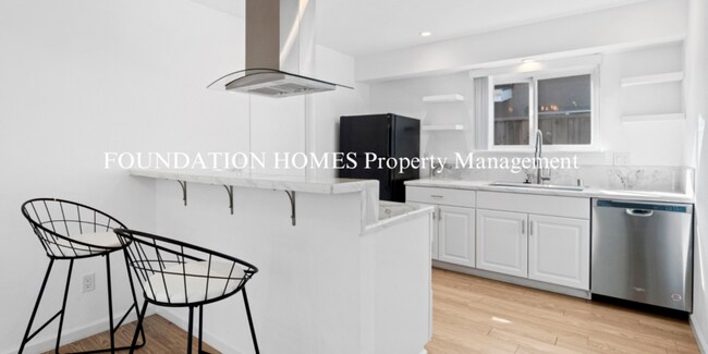 Building Photo - 151 Kenwood Ct