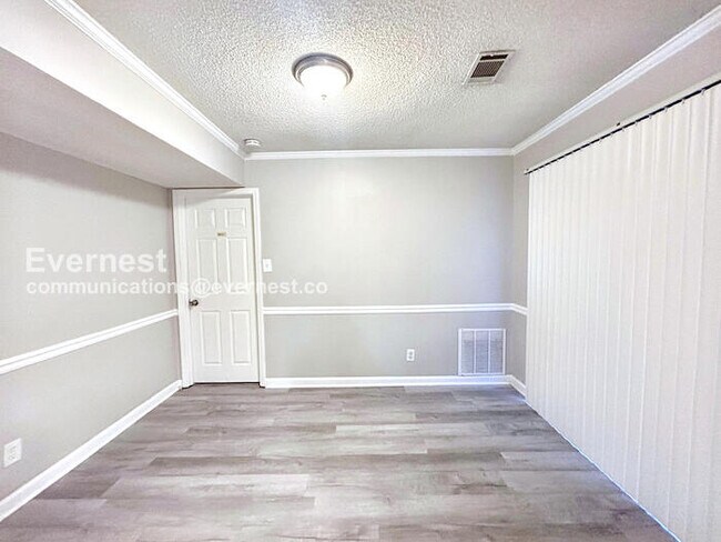 Building Photo - Limited Time Special Offer / 5 Bed, 3.5 Bath Home with Attached Garage / Pet-Friendly / Vouchers ...