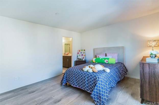 Building Photo - 4959 Camarillo Ln