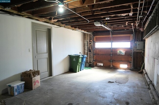 Building Photo - 158 W Moltke St