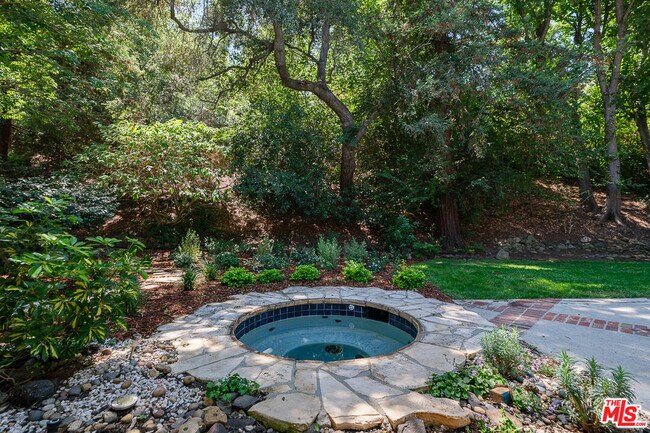Building Photo - 7972 Mulholland Dr