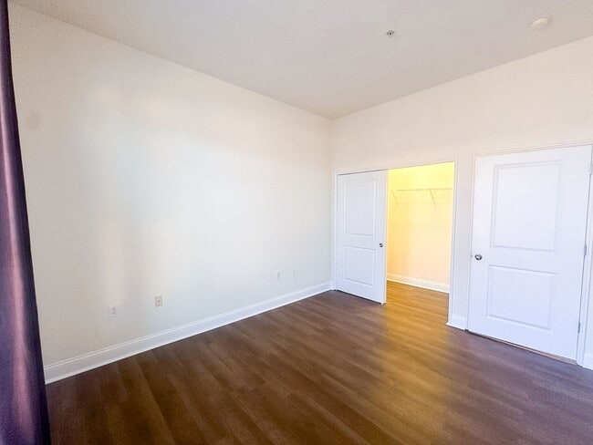 Building Photo - 450 E Ohio Unit 117