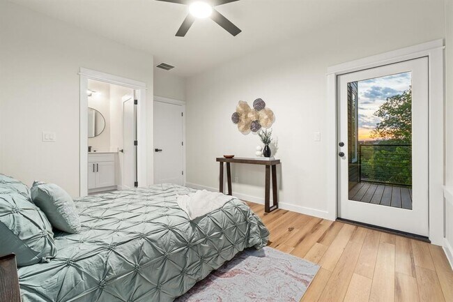 Building Photo - 2309 Montopolis Dr