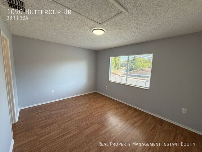 Building Photo - 1090 Buttercup Dr