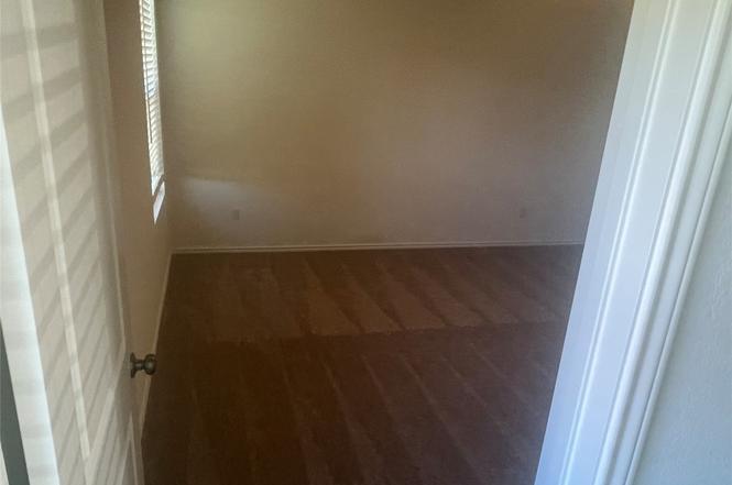 Building Photo - 427 Gabbro Gdns