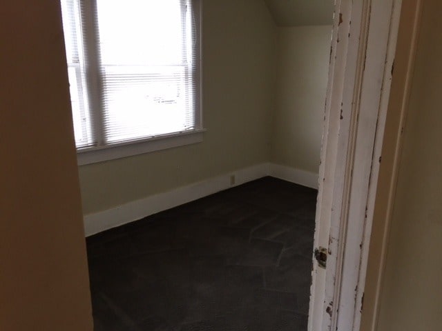 Building Photo - Across from Reser 5 bedroom 2 Bath Home