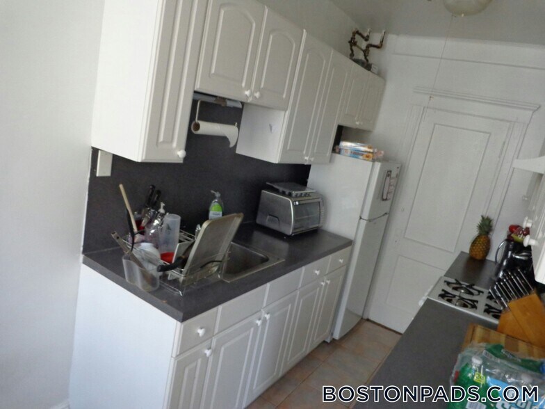 Building Photo - 121 Park Dr