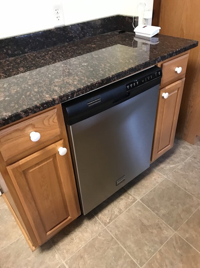 Building Photo - 3 Bed, 2 Bath Home