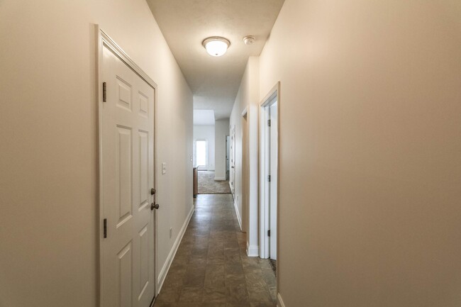 Building Photo - 334 High Meadows Pl
