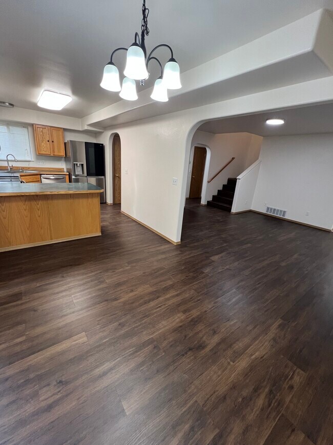 Building Photo - 6641 Desiree Loop