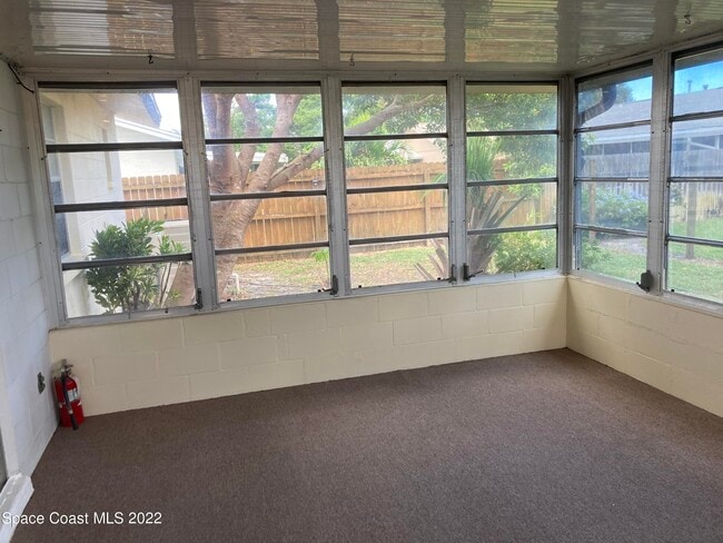 Building Photo - 711 Walnut Dr