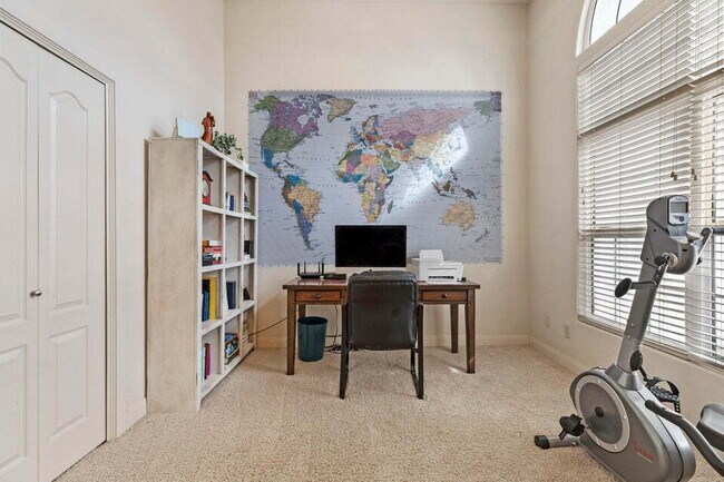 Building Photo - Spacious 5 bed 3 bath with large back yard.