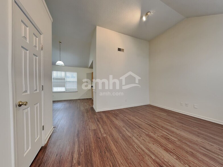 Building Photo - 148 Ventura Trl