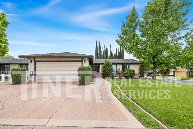 Building Photo - 511 Lyndhurst Ave