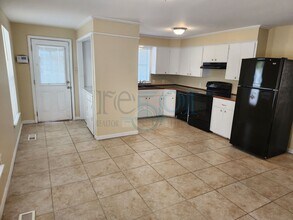 Building Photo - Great Home for UAMS Students