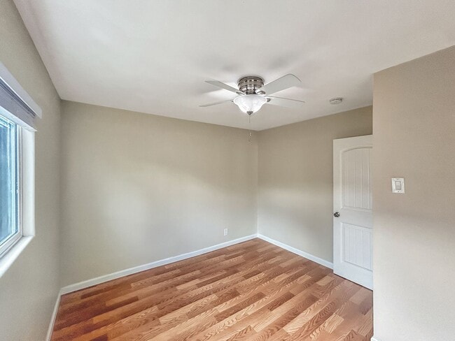 Building Photo - Beautiful 3B/2BA w/ Updated Kitchen and Pool in Clairemont!