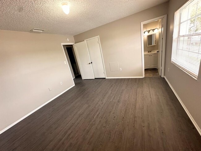 Building Photo - 3601 Cypress Gardens Rd