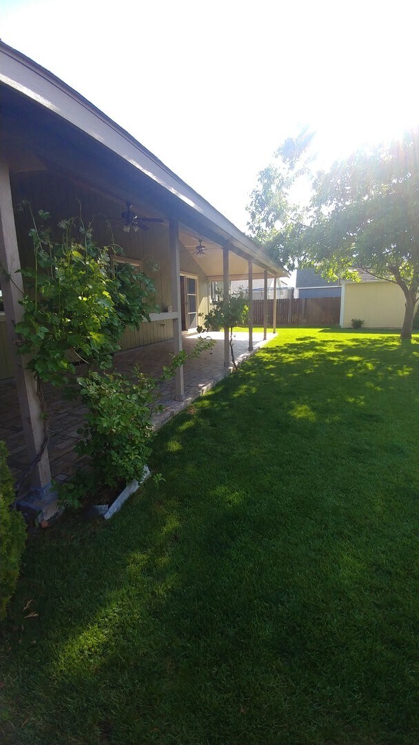 Building Photo - 4-Bed, 2-Bath Home Off Road 100 with Easy ...