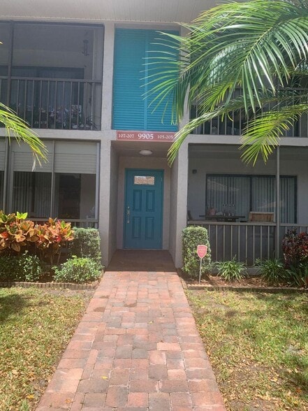 Building Photo - 9905 Pineapple Tree Dr