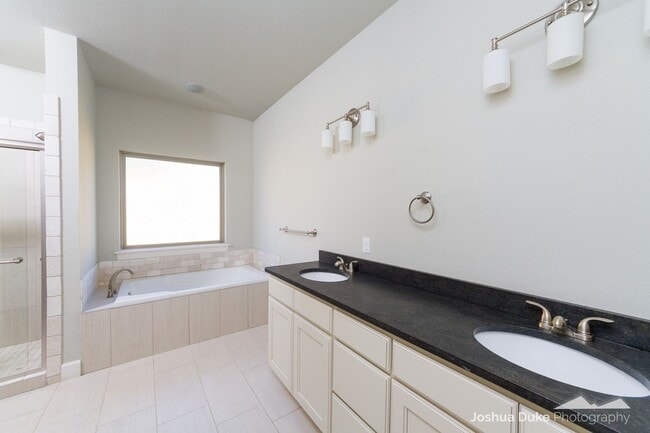 Building Photo - 3 bedroom 2 bath modern style home minutes...
