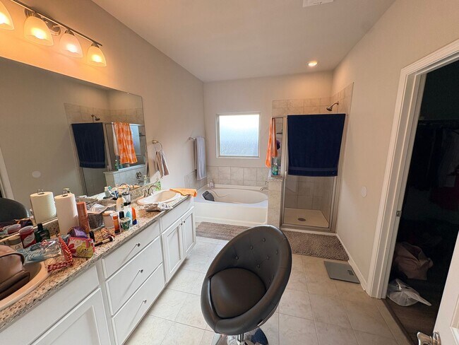 Building Photo - 3258 Lake Crest Dr