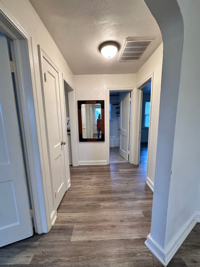 Building Photo - Willoughby Apartment-2 Bedroom