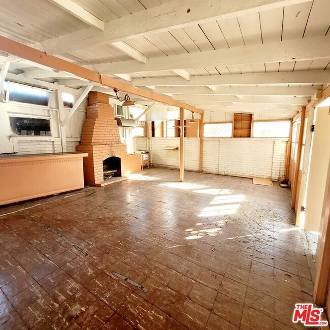 Building Photo - 3760 Wellington Rd