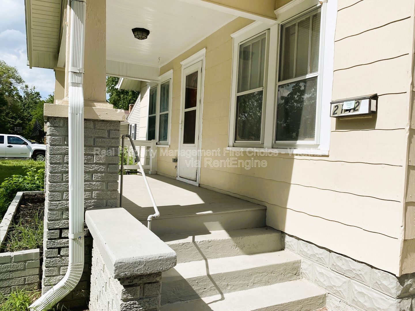 Building Photo - 2142 S Waco Ave