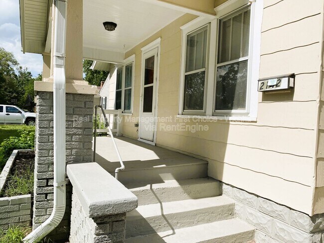 Building Photo - 2142 S Waco Ave