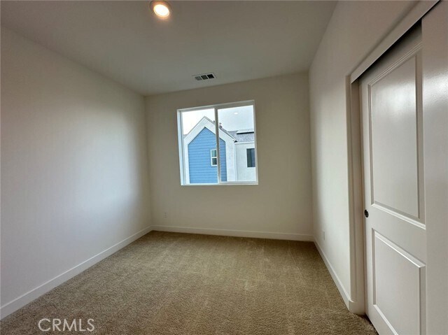 Building Photo - 206 Sash