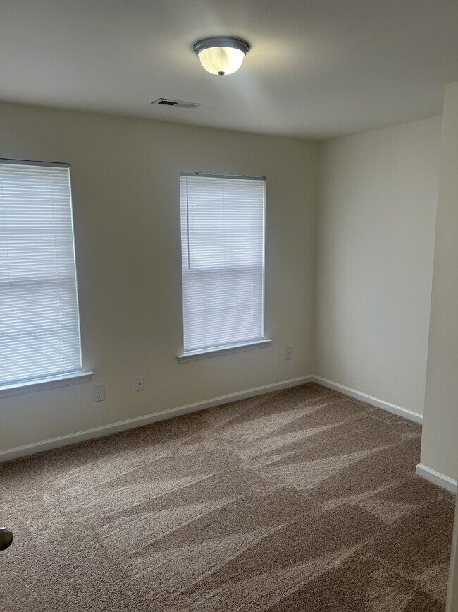 Building Photo - Charming 4 Bed, 2.5 Bath Home in Frederick...