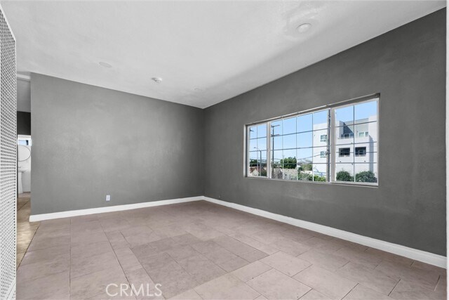 Building Photo - 924 S Sunol Dr