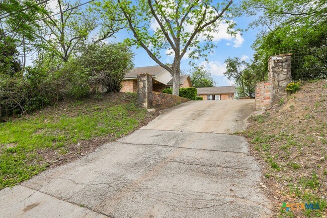 Building Photo - 1511 Ranch Rd 12