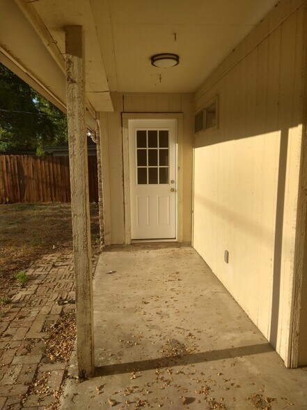 Building Photo - 2100 Arlena Dr