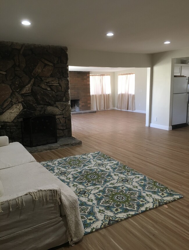 Building Photo - 15529 El Cajon St