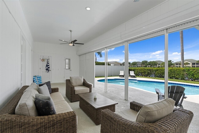 Building Photo - 9010 Gardens Glen Cir