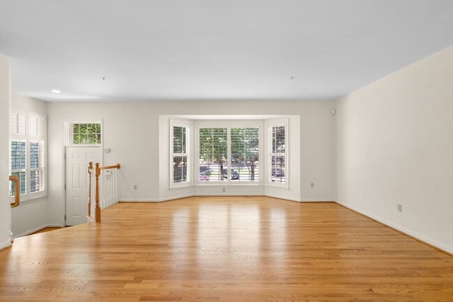 Building Photo - 3 Bed 3.5 Bath - Rockville Townhome - 2 Ca...