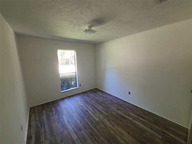 Building Photo - 3706 Hill Springs Dr