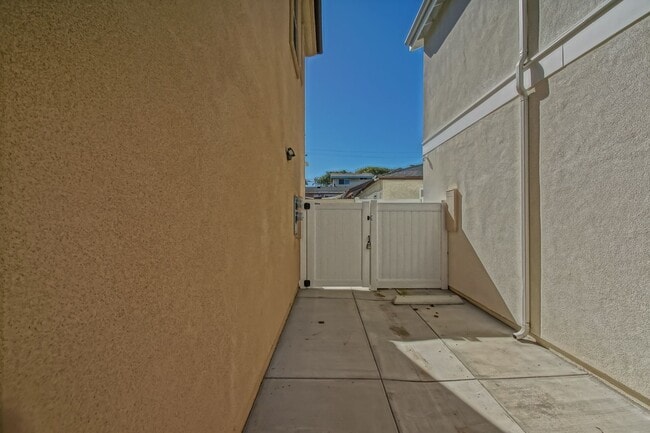 Building Photo - BUILT IN 2019: SPACIOUS & BRIGHT, DETACHED TOWNHOUSE W/ 2-CAR GARAGE & FENCED YARD IN GREAT RESID...