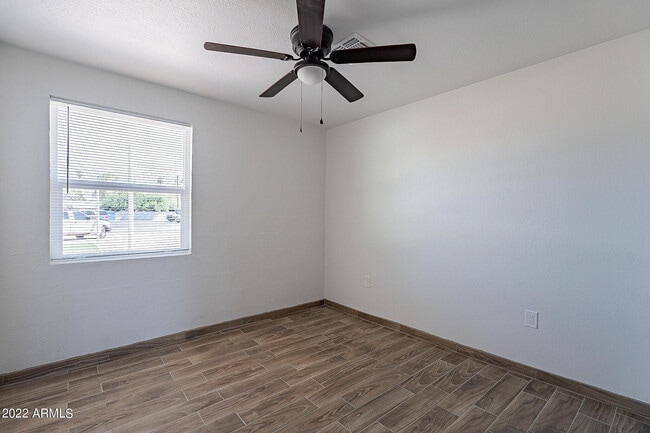 Building Photo - 37 E El Parque Dr